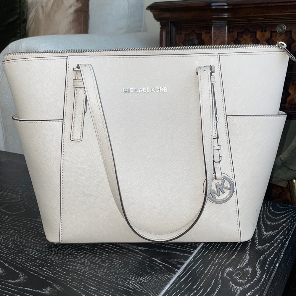 Michael Kors Jet Set Tote in Cement